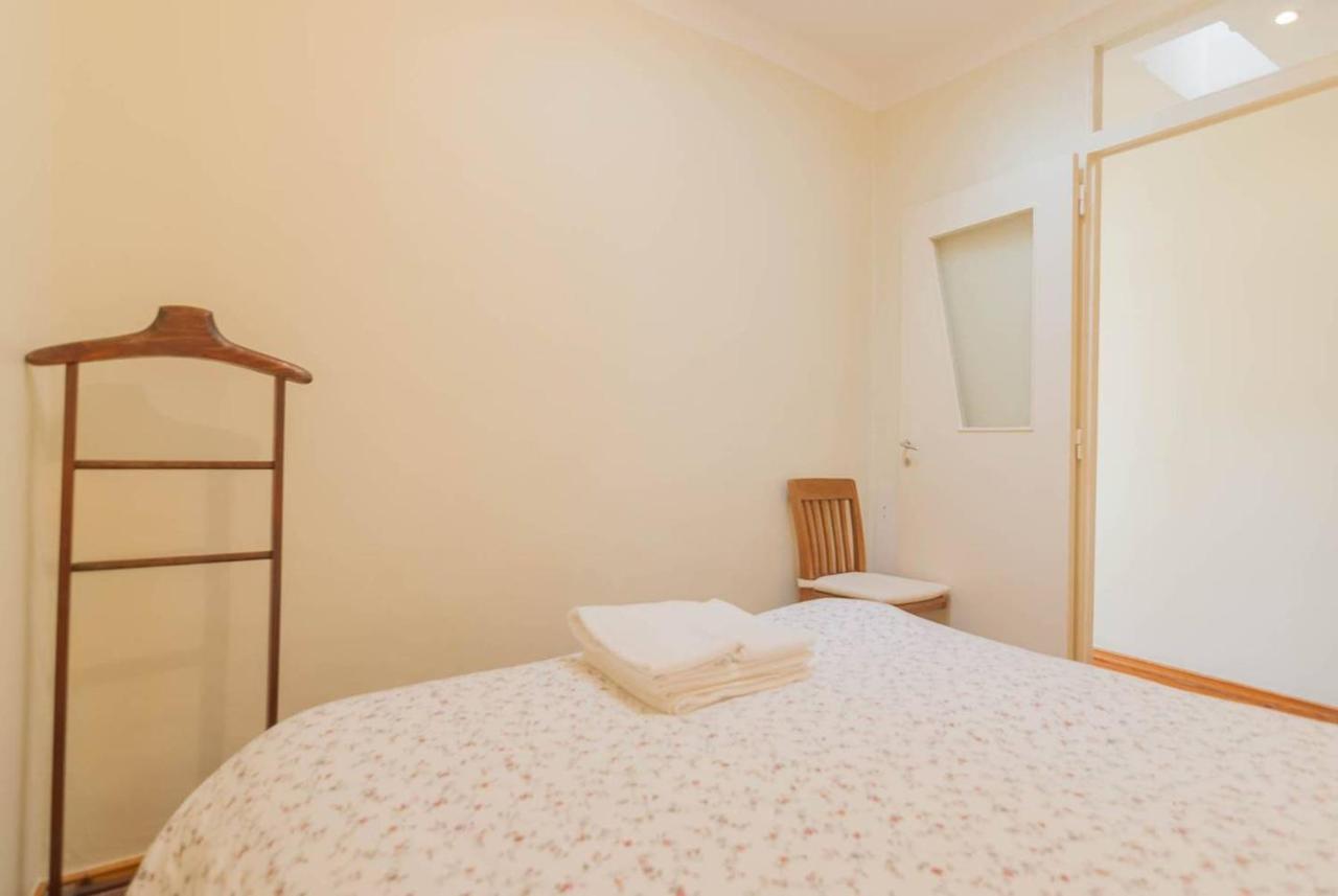Cozy Two Bedroom In Santa Marinha Lejlighed *