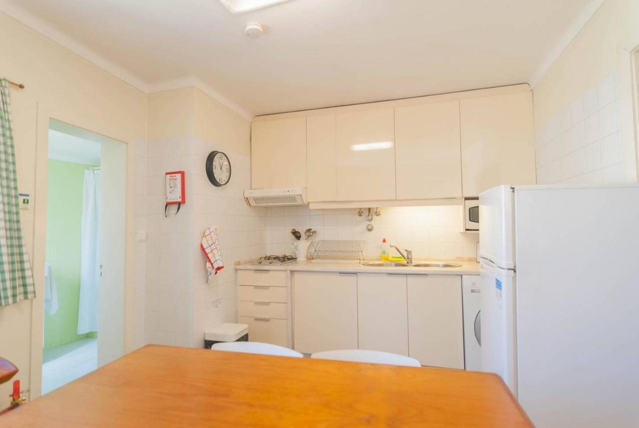 Apartment Cozy Two Bedroom In Santa Marinha Lissabon