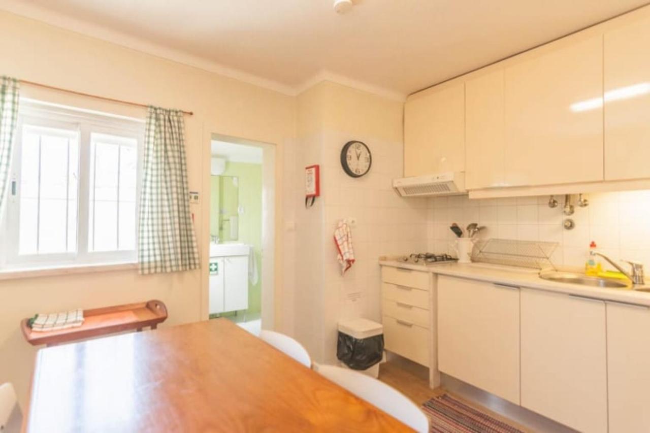 Cozy Two Bedroom In Santa Marinha * Lissabon